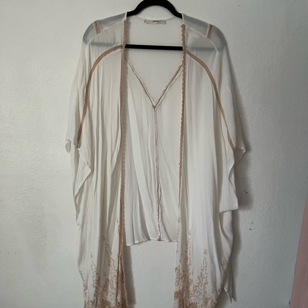 Elegant White and Tan Kimono